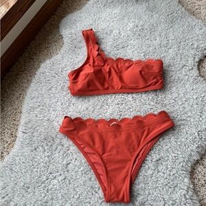 Cupshe Coral Scalloped One-Shoulder Bikini